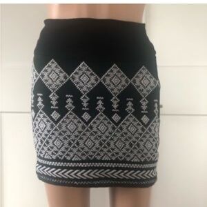 H&M Black Mini Skirt with Southwest Geometric White Print Design Size Medium